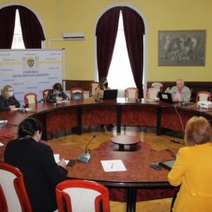 Autoritățile municipale sunt preocupate de problema colectării de bani în instituțiile de învățământ