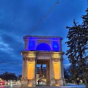 Iluminarea în culorile Drapelului de Stat al Ucrainei a mai multor locaţii şi clădiri din capitală