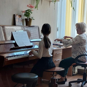 Oră demonstrativă la disciplina „Pian” în cadrul Studioului pentru copii „Штрихи и музыкальный образ”